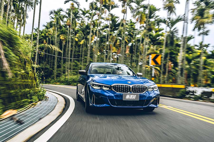 環島不難，隨便找部車都行，但要能環的開心，每個時刻都盡興、流連忘返，若有三種性格迴然不同的車可以沿路替換，那就完美了……。