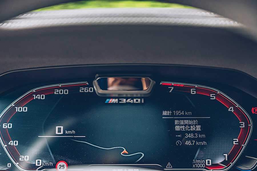 環島不難，隨便找部車都行，但要能環的開心，每個時刻都盡興、流連忘返，若有三種性格迴然不同的車可以沿路替換，那就完美了……。