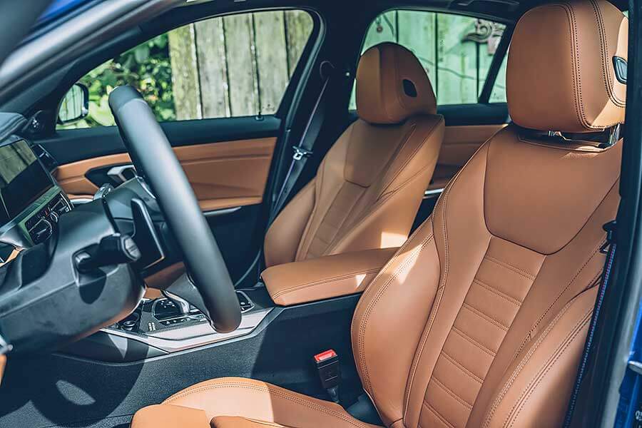 環島不難，隨便找部車都行，但要能環的開心，每個時刻都盡興、流連忘返，若有三種性格迴然不同的車可以沿路替換，那就完美了……。