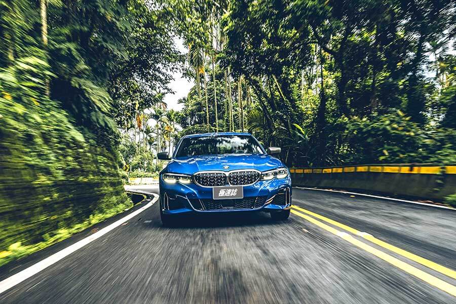 環島不難，隨便找部車都行，但要能環的開心，每個時刻都盡興、流連忘返，若有三種性格迴然不同的車可以沿路替換，那就完美了……。