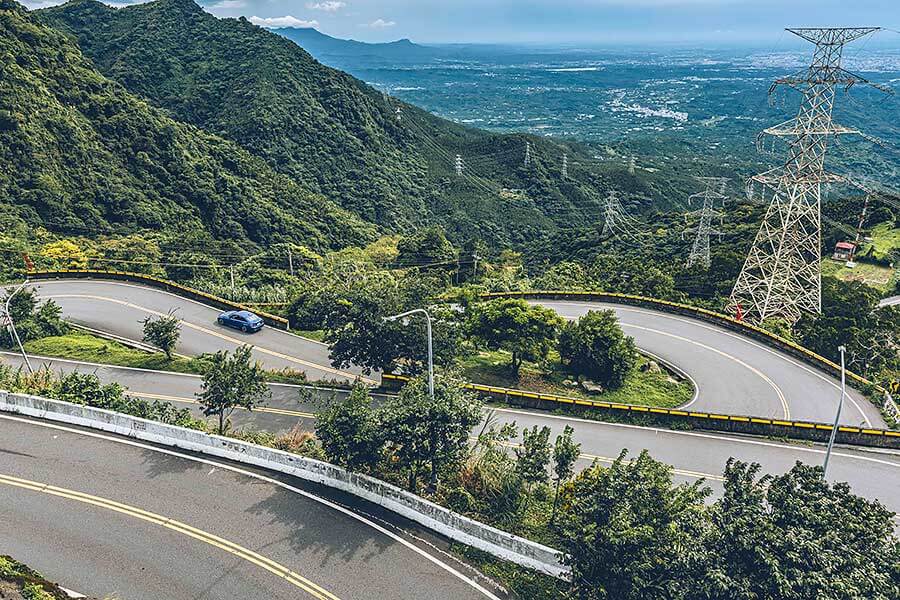 環島不難，隨便找部車都行，但要能環的開心，每個時刻都盡興、流連忘返，若有三種性格迴然不同的車可以沿路替換，那就完美了……。