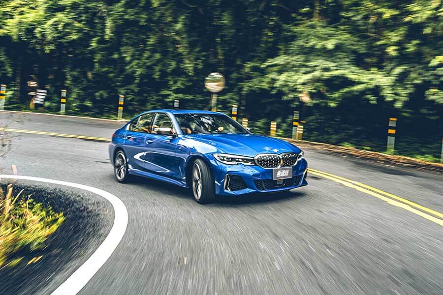 環島不難，隨便找部車都行，但要能環的開心，每個時刻都盡興、流連忘返，若有三種性格迴然不同的車可以沿路替換，那就完美了……。