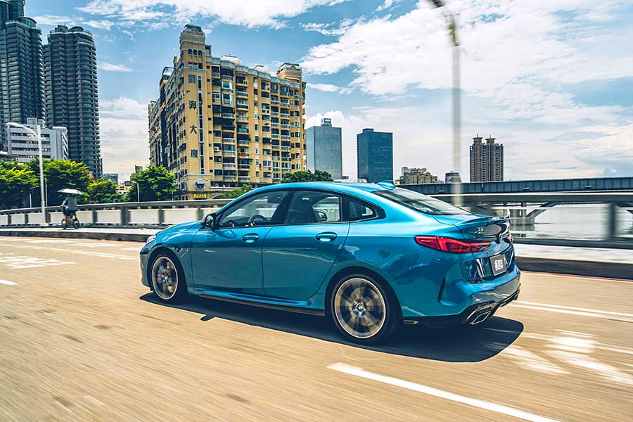 環島不難,隨便找部車都行,但要能環的開心,每個時刻都盡興、流連忘返,若有三種性格迴然不同的車可以沿路替換,那就完美了……。