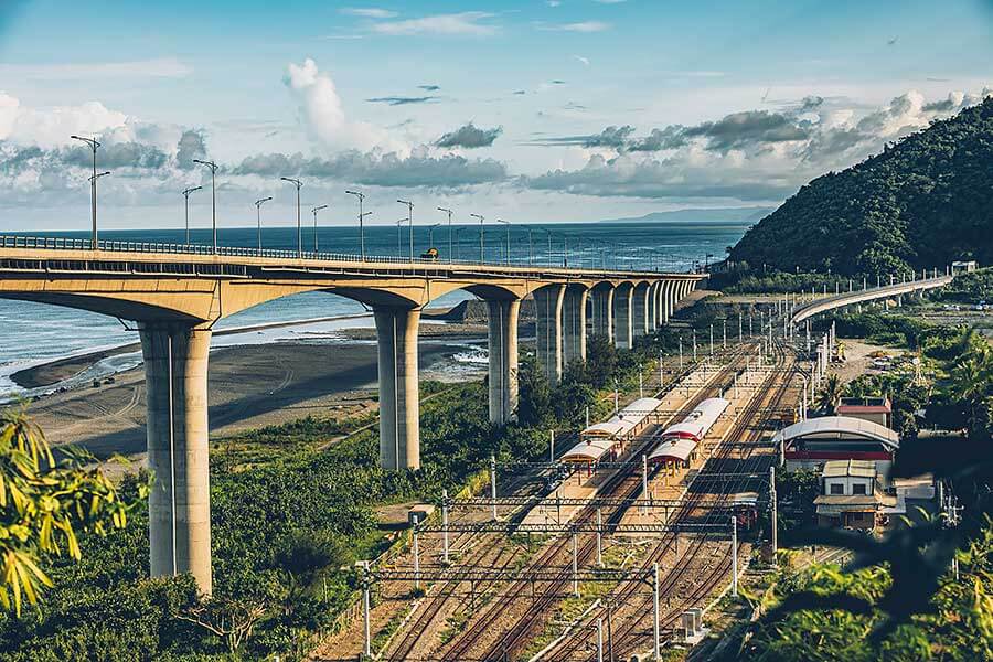 環島不難,隨便找部車都行,但要能環的開心,每個時刻都盡興、流連忘返,若有三種性格迴然不同的車可以沿路替換,那就完美了……。