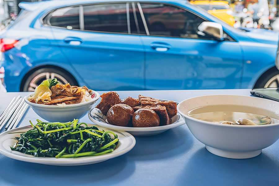 環島不難,隨便找部車都行,但要能環的開心,每個時刻都盡興、流連忘返,若有三種性格迴然不同的車可以沿路替換,那就完美了……。