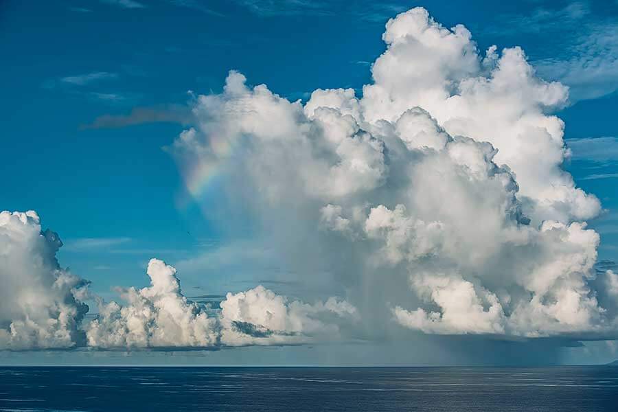 mperformance2-26 環島不難,隨便找部車都行,但要能環的開心,每個時刻都盡興、流連忘返,若有三種性格迴然不同的車可以沿路替換,那就完美了……。