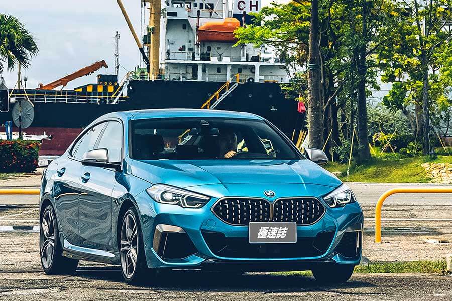 mperformance2-28 環島不難,隨便找部車都行,但要能環的開心,每個時刻都盡興、流連忘返,若有三種性格迴然不同的車可以沿路替換,那就完美了……。