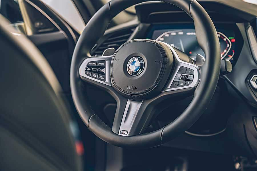 mperformance2-36 環島不難,隨便找部車都行,但要能環的開心,每個時刻都盡興、流連忘返,若有三種性格迴然不同的車可以沿路替換,那就完美了……。