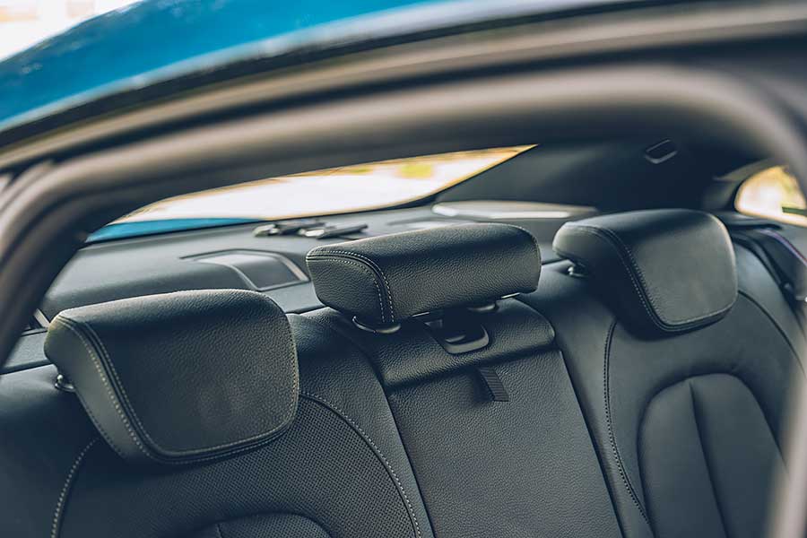 mperformance2-37 環島不難,隨便找部車都行,但要能環的開心,每個時刻都盡興、流連忘返,若有三種性格迴然不同的車可以沿路替換,那就完美了……。