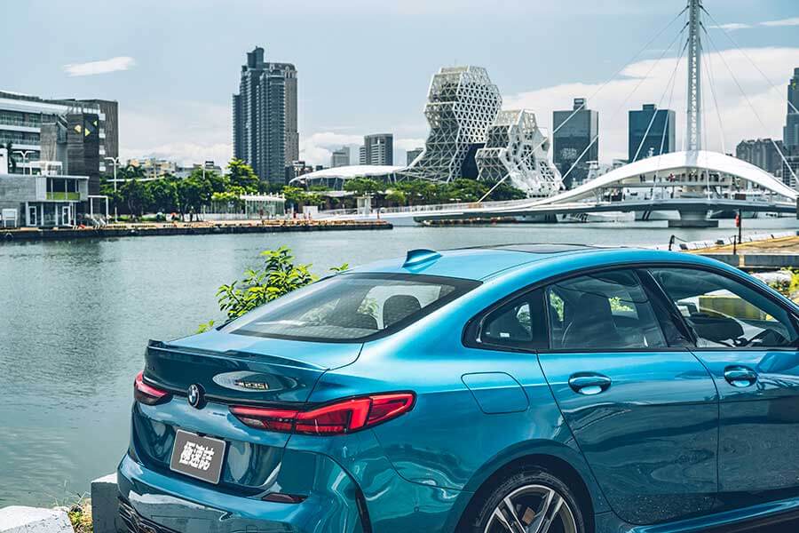 mperformance2-4 環島不難,隨便找部車都行,但要能環的開心,每個時刻都盡興、流連忘返,若有三種性格迴然不同的車可以沿路替換,那就完美了……。