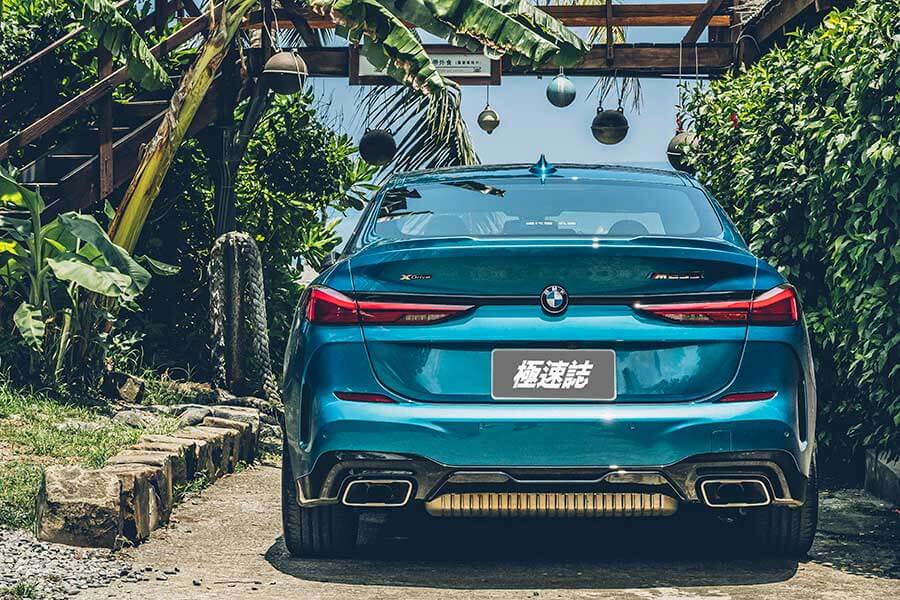 mperformance2-40 環島不難,隨便找部車都行,但要能環的開心,每個時刻都盡興、流連忘返,若有三種性格迴然不同的車可以沿路替換,那就完美了……。