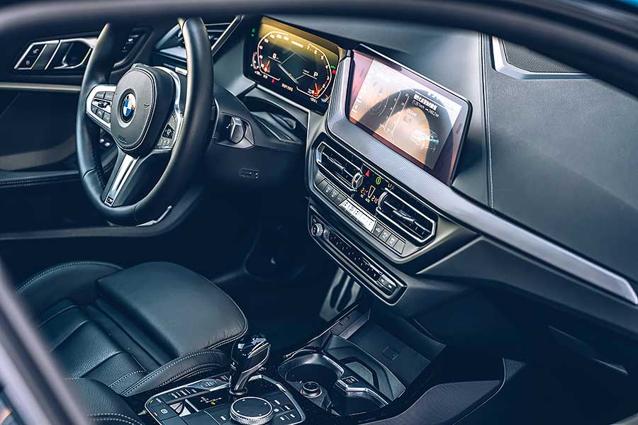 mperformance2-8 環島不難,隨便找部車都行,但要能環的開心,每個時刻都盡興、流連忘返,若有三種性格迴然不同的車可以沿路替換,那就完美了……。