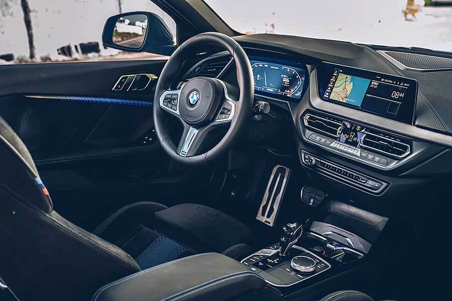 mperformance3-1 環島不難,隨便找部車都行,但要能環的開心,每個時刻都盡興、流連忘返,若有三種性格迴然不同的車可以沿路替換,那就完美了……。