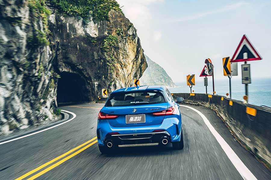 mperformance3-16 環島不難,隨便找部車都行,但要能環的開心,每個時刻都盡興、流連忘返,若有三種性格迴然不同的車可以沿路替換,那就完美了……。