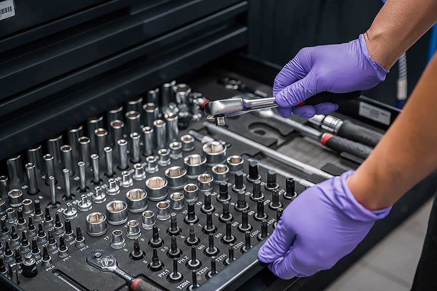 中古車是許多好漢的圓夢捷徑,只是這條路途有點混亂且充滿風險,想明則保身其實有方法。