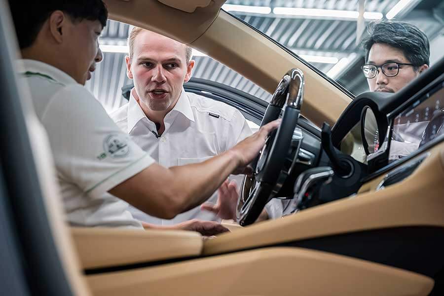 中古車是許多好漢的圓夢捷徑,只是這條路途有點混亂且充滿風險,想明則保身其實有方法。