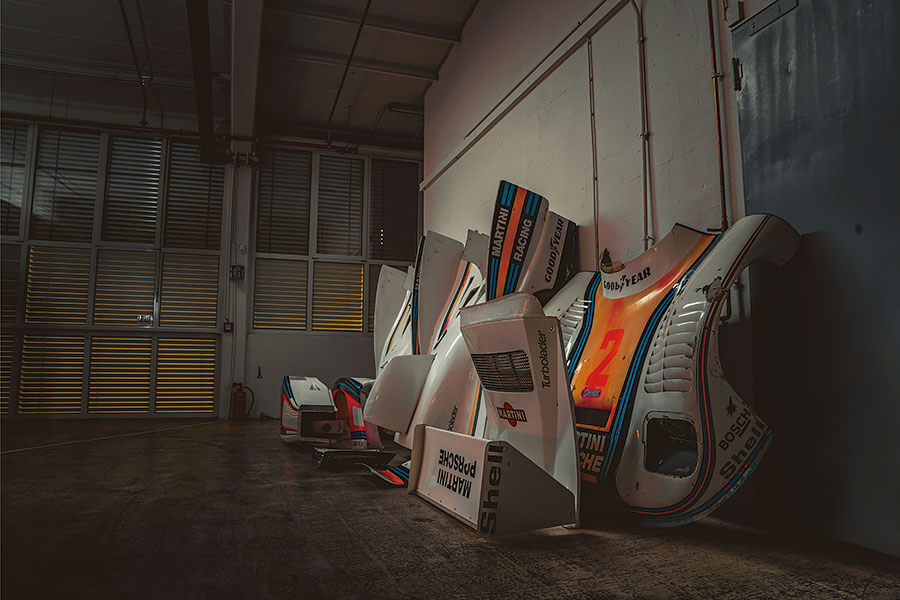 這裡是保時捷名作冬眠之所，且讓我們在黑暗掩護下捕捉它們的睡相……