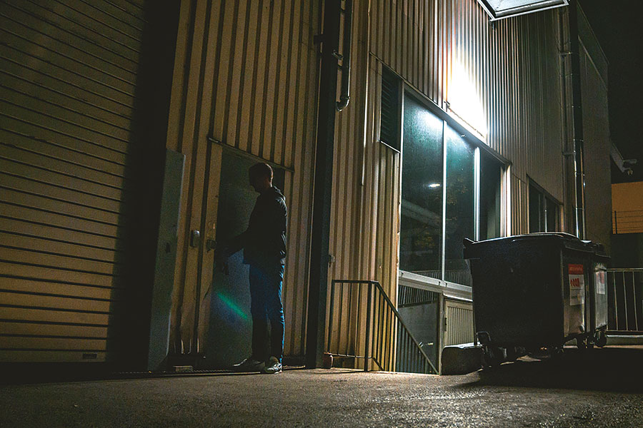 這裡是保時捷名作冬眠之所，且讓我們在黑暗掩護下捕捉它們的睡相……