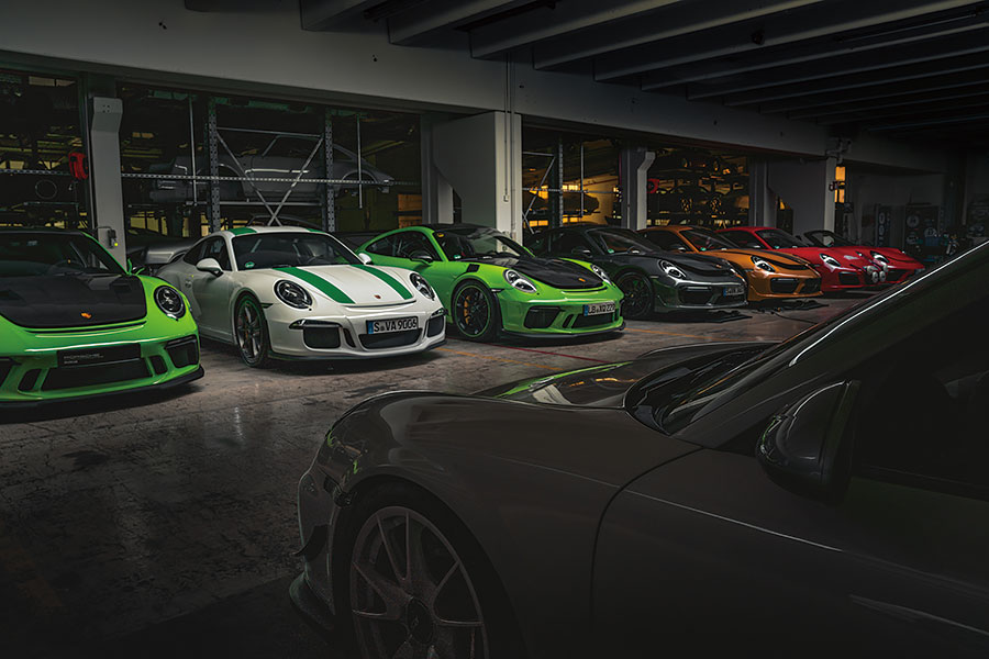 這裡是保時捷名作冬眠之所，且讓我們在黑暗掩護下捕捉它們的睡相……