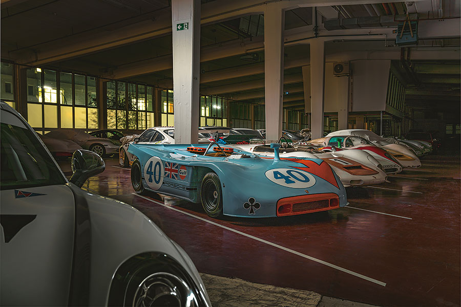 這裡是保時捷名作冬眠之所，且讓我們在黑暗掩護下捕捉它們的睡相……