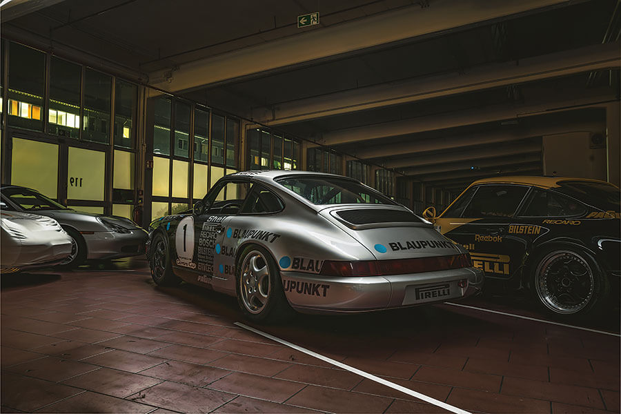 這裡是保時捷名作冬眠之所，且讓我們在黑暗掩護下捕捉它們的睡相……