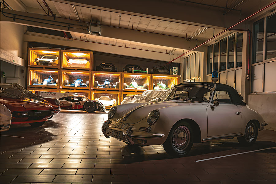 這裡是保時捷名作冬眠之所，且讓我們在黑暗掩護下捕捉它們的睡相……