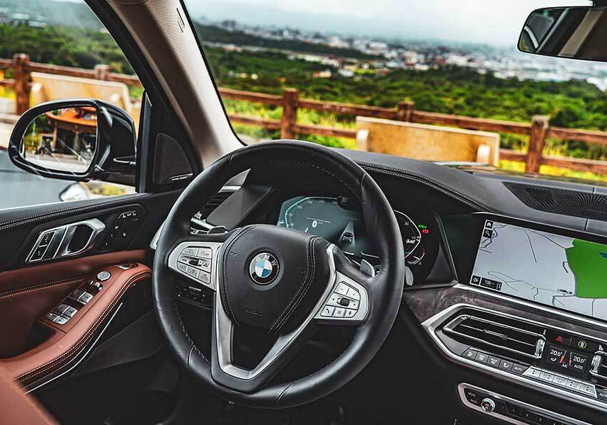 x7xdrive40i-18 它就是你印象中的那位鄰家大哥哥,擁有渾厚的胸膛及溫暖的心窩,還記得你曾許下嫁給它的承諾吧。