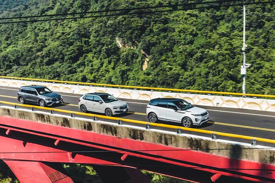 各位先生女士,耀眼奪目的2020金旅獎最佳休旅車即將揭幕,歡迎大家蒞臨極速誌頒獎典禮。