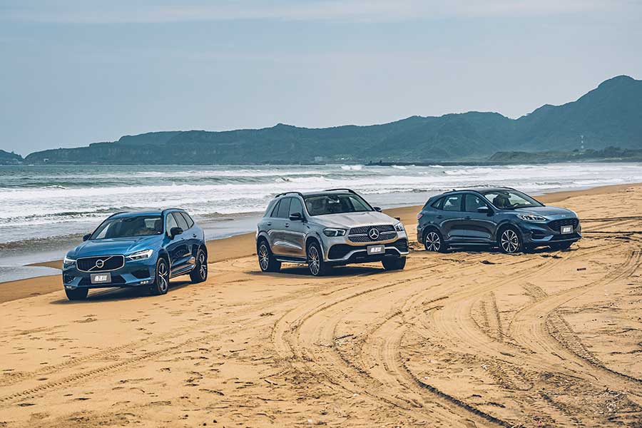 各位先生女士,耀眼奪目的2020金旅獎最佳休旅車即將揭幕,歡迎大家蒞臨極速誌頒獎典禮。