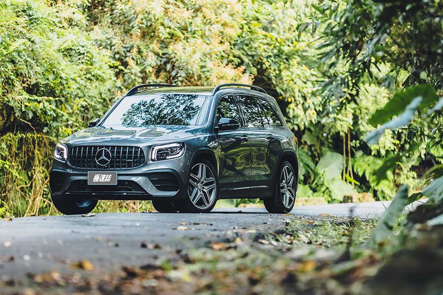 各位先生女士,耀眼奪目的2020金旅獎最佳休旅車即將揭幕,歡迎大家蒞臨極速誌頒獎典禮。