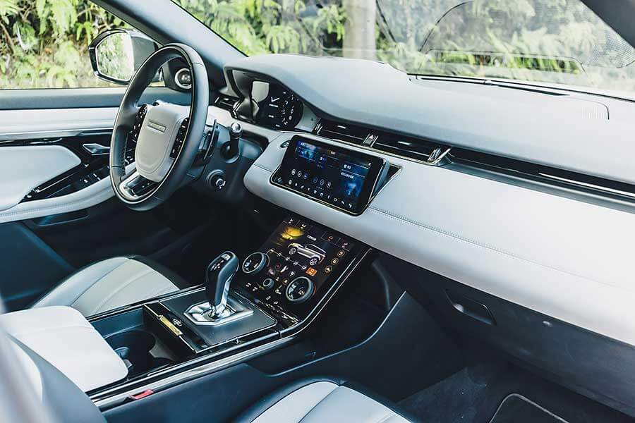 各位先生女士,耀眼奪目的2020金旅獎最佳休旅車即將揭幕,歡迎大家蒞臨極速誌頒獎典禮。