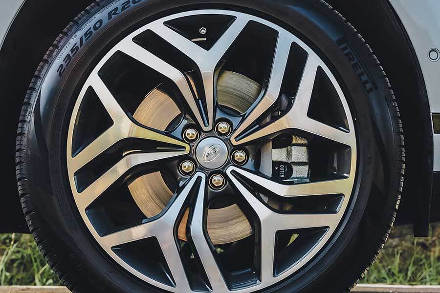 各位先生女士,耀眼奪目的2020金旅獎最佳休旅車即將揭幕,歡迎大家蒞臨極速誌頒獎典禮。