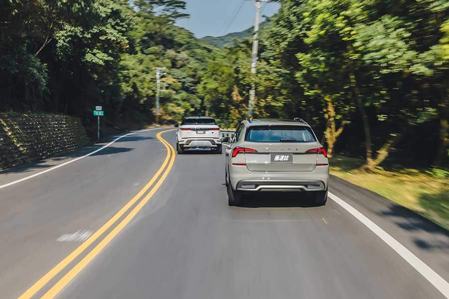 各位先生女士,耀眼奪目的2020金旅獎最佳休旅車即將揭幕,歡迎大家蒞臨極速誌頒獎典禮。