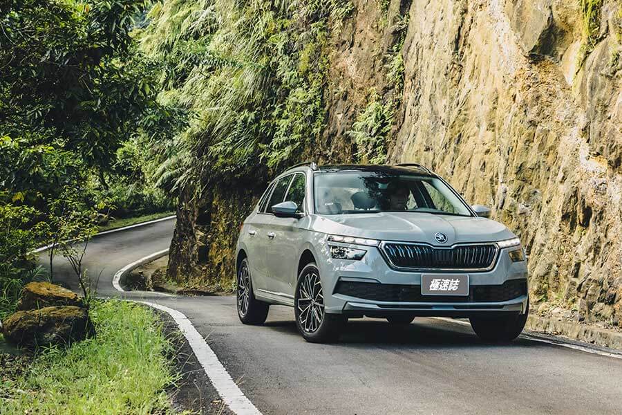 各位先生女士,耀眼奪目的2020金旅獎最佳休旅車即將揭幕,歡迎大家蒞臨極速誌頒獎典禮。