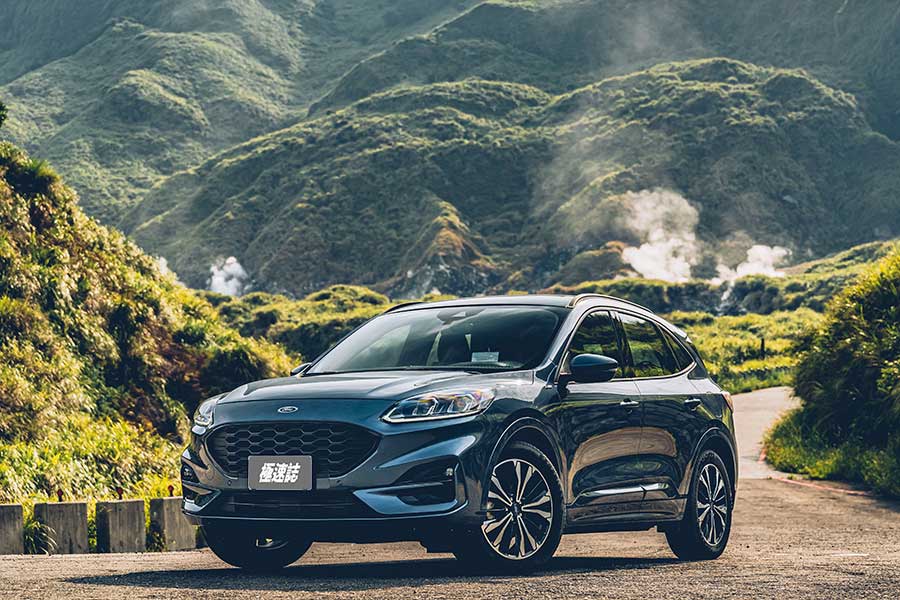 各位先生女士,耀眼奪目的2020金旅獎最佳休旅車即將揭幕,歡迎大家蒞臨極速誌頒獎典禮。