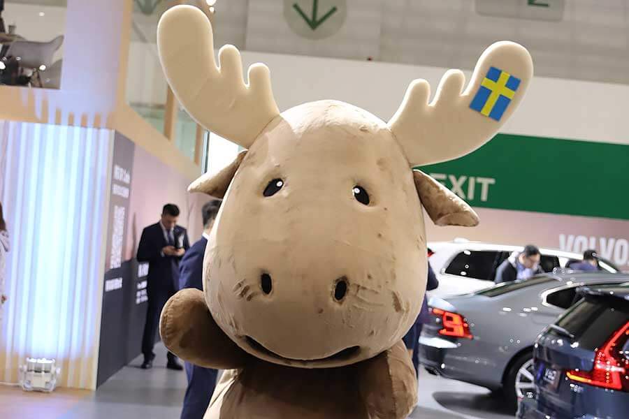 各位先生女士,耀眼奪目的2020金旅獎最佳休旅車即將揭幕,歡迎大家蒞臨極速誌頒獎典禮。