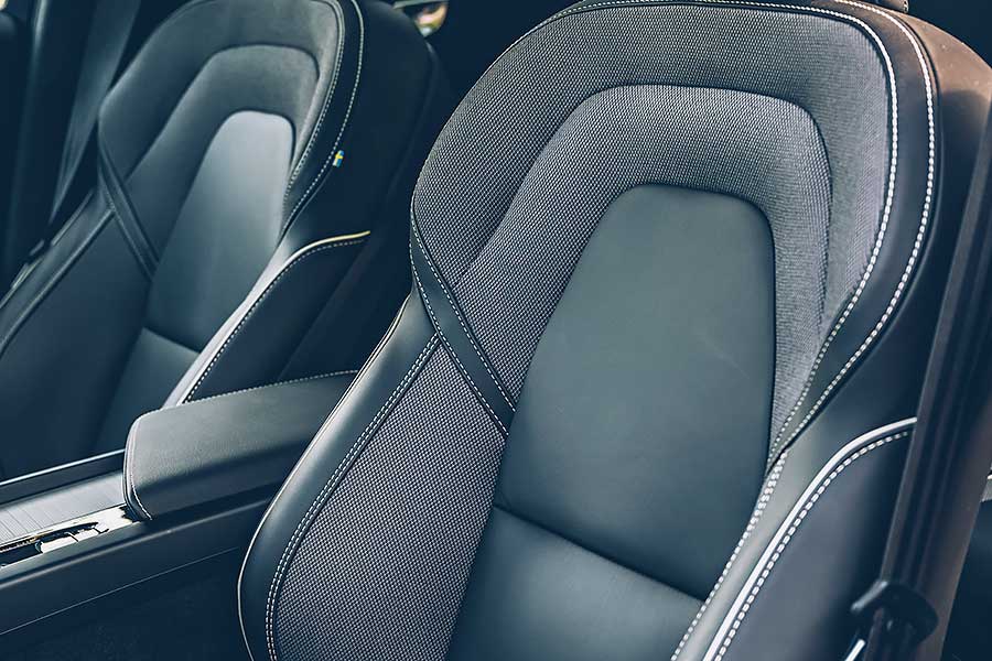 各位先生女士,耀眼奪目的2020金旅獎最佳休旅車即將揭幕,歡迎大家蒞臨極速誌頒獎典禮。