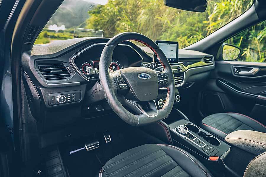 各位先生女士,耀眼奪目的2020金旅獎最佳休旅車即將揭幕,歡迎大家蒞臨極速誌頒獎典禮。