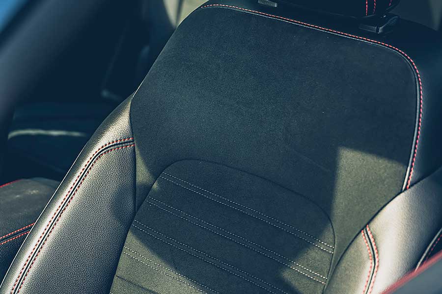 各位先生女士,耀眼奪目的2020金旅獎最佳休旅車即將揭幕,歡迎大家蒞臨極速誌頒獎典禮。