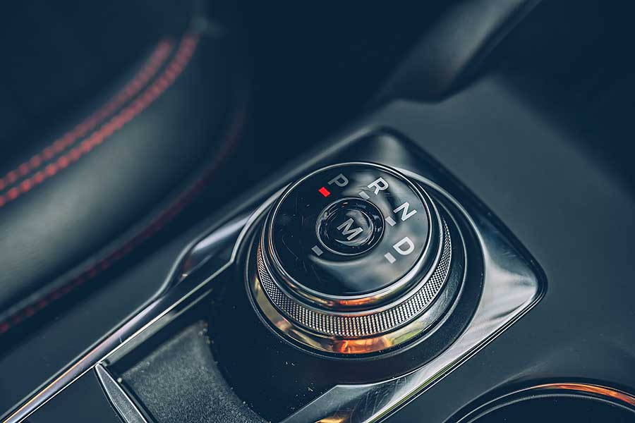 各位先生女士,耀眼奪目的2020金旅獎最佳休旅車即將揭幕,歡迎大家蒞臨極速誌頒獎典禮。