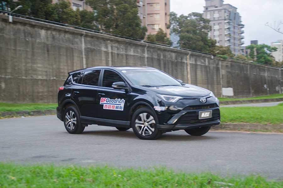 日系車與美國胎的組合,著實又是一次出乎意料的全新體驗。