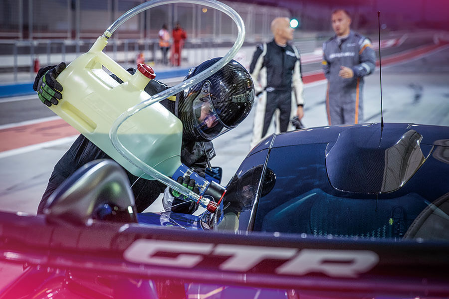 裝有翻滾保護架的掀背跑車?呸!麥拉倫Senna GTR對伯拉漢BT62才配稱至高無上的賽道玩意!