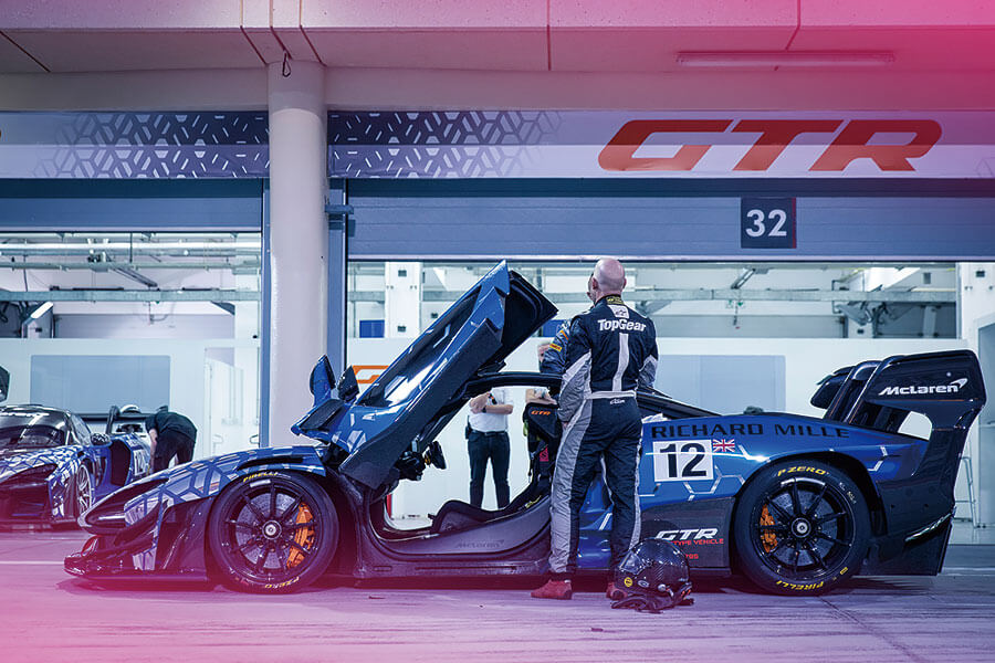 裝有翻滾保護架的掀背跑車?呸!麥拉倫Senna GTR對伯拉漢BT62才配稱至高無上的賽道玩意!