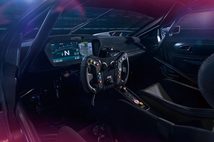 裝有翻滾保護架的掀背跑車?呸!麥拉倫Senna GTR對伯拉漢BT62才配稱至高無上的賽道玩意!