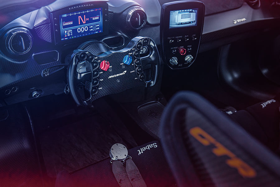 裝有翻滾保護架的掀背跑車?呸!麥拉倫Senna GTR對伯拉漢BT62才配稱至高無上的賽道玩意!