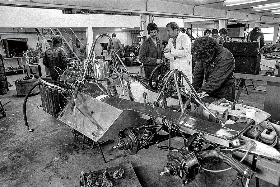 規矩是要來打破的,所以F1縱有嚴格賽例規管,仍然無阻車隊搜索枯腸發掘賽例漏洞……