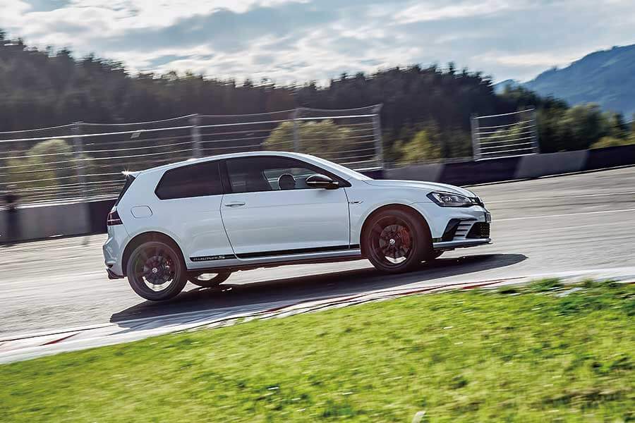 上乘掀背跑車是很難擊敗的對手，邪惡的掀背跑車比之更甚。