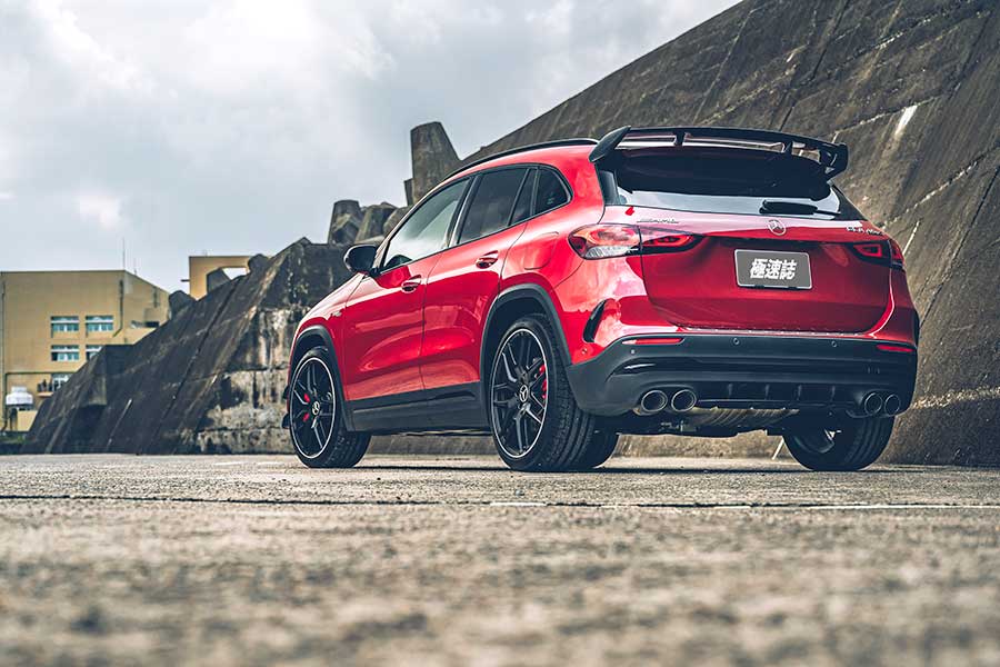 gla45s-12 在生物學的角度來說,變態指的是成長過程中一種巨大並導致結果完全不同的變化。