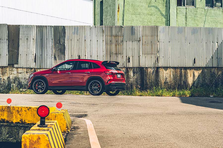 在生物學的角度來說,變態指的是成長過程中一種巨大並導致結果完全不同的變化。