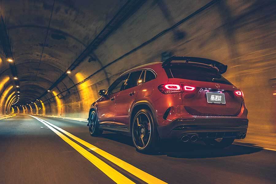 在生物學的角度來說,變態指的是成長過程中一種巨大並導致結果完全不同的變化。